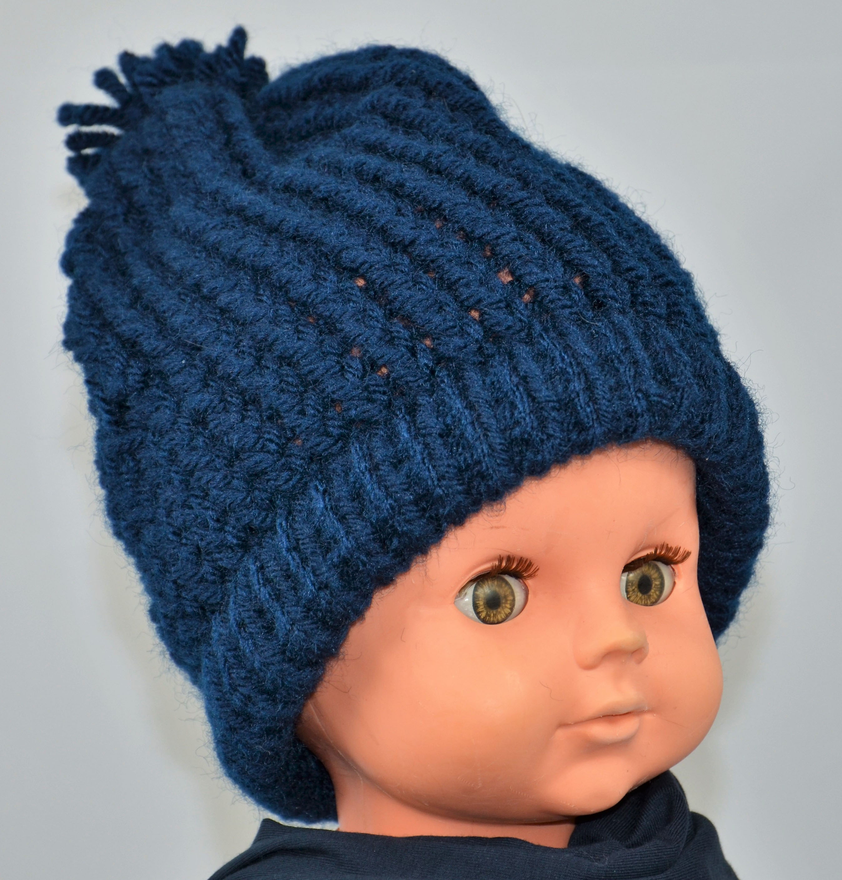 bonnet-tricoté-main-laine-bleu-marine-garcon-hiver-creation-française