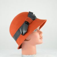 cloche-feutre-ruban-cuir-noir